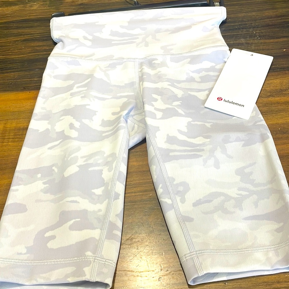 Lululemon Wunder shorts grey